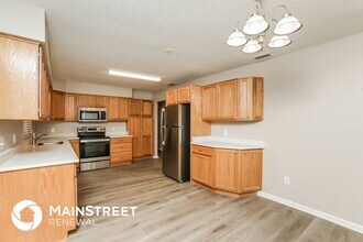 690 Wells St in Apopka, FL - Foto de edificio - Building Photo