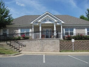 Woodwind Villa Apartments in Woodbridge, VA - Foto de edificio - Building Photo