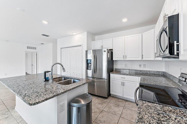 1053 SW Coleman Ave in Port St. Lucie, FL - Building Photo - Building Photo