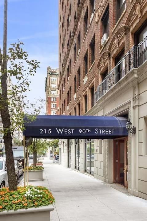 215 W 90th St in New York, NY - Building Photo