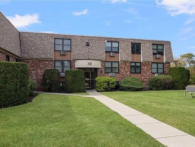 510 Child St in Warren, RI - Building Photo - Building Photo