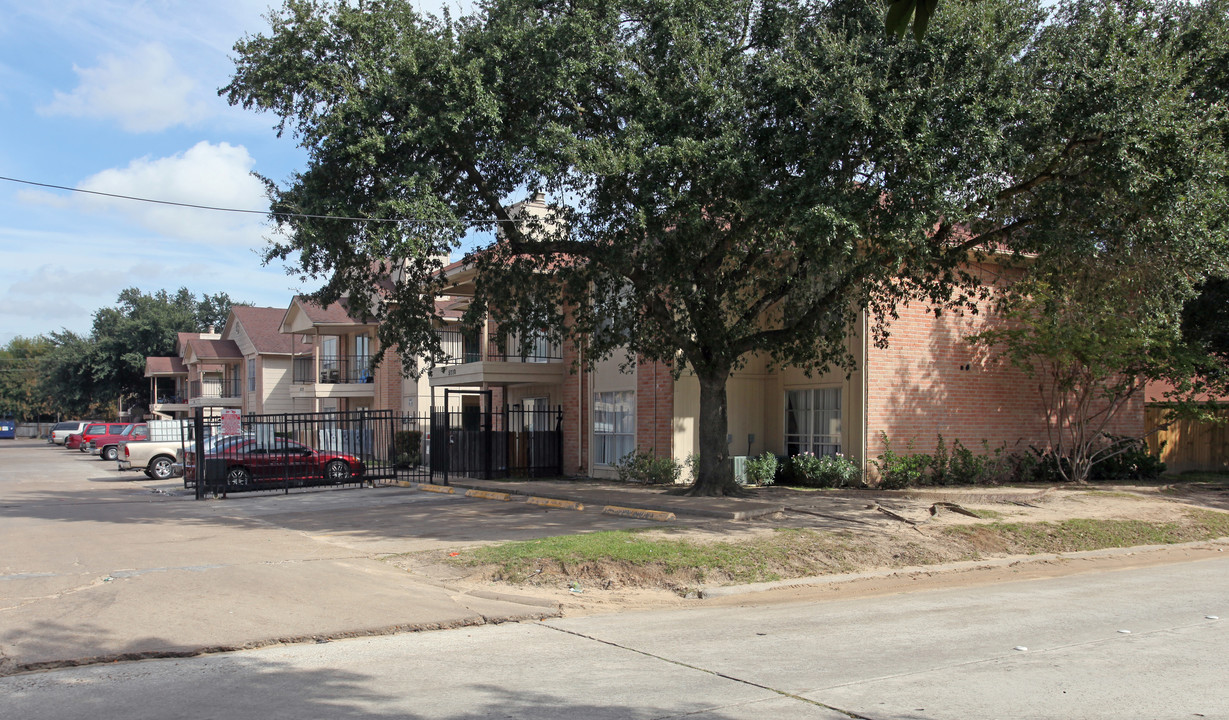 Village of Inwood in Houston, TX - Foto de edificio