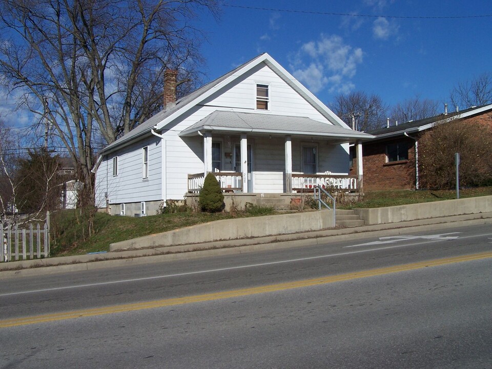 1208 W Kirkwood Ave in Bloomington, IN - Building Photo