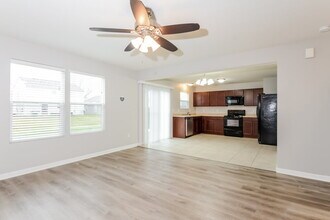 8110 Grove Berry Dr in Indianapolis, IN - Building Photo - Building Photo