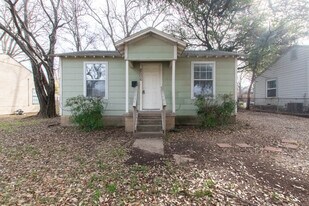 2506 N Elm St in Denton, TX - Building Photo