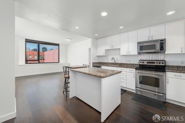 250 King St in San Francisco, CA - Building Photo - Building Photo