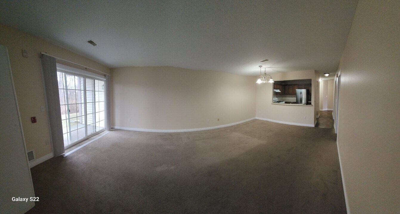 542 Pewaukee Rd, Unit A in Pewaukee, WI - Building Photo