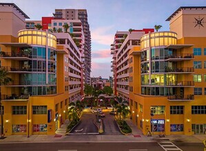 1208 E Kennedy Blvd, Unit Exclusive Designer Condo in Tampa, FL - Building Photo - Building Photo
