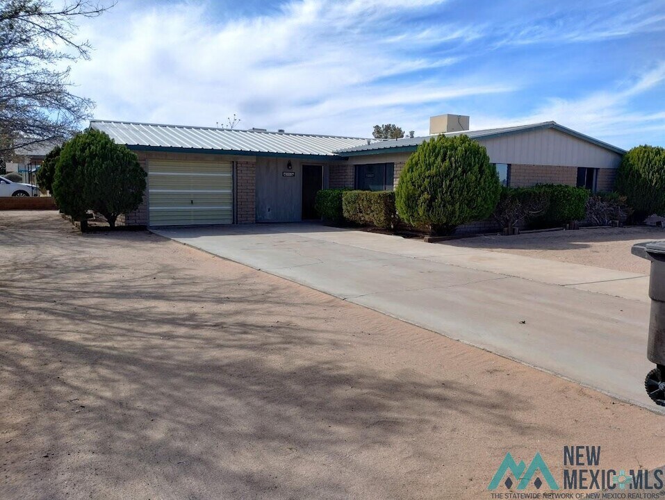 1012 S Saddler St in Deming, NM - Building Photo