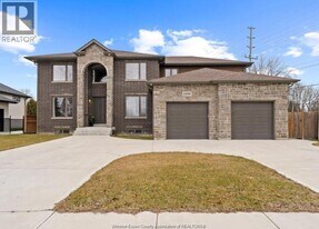 1599 Outram Ave in Windsor, ON - Building Photo