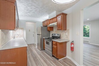 229 Medford Ct in Englishtown, NJ - Building Photo - Building Photo