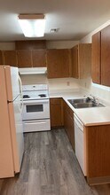 1814 NE Fairview Ave-Unit -A in Grants Pass, OR - Building Photo - Building Photo