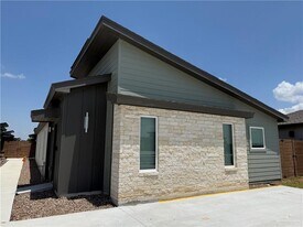 28 Jaxson Ln in Weslaco, TX - Building Photo