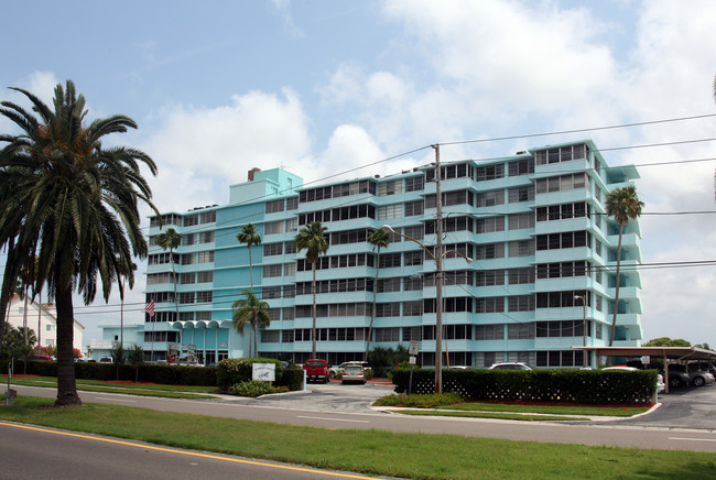 Island Way Towers in Clearwater, FL - Foto de edificio - Building Photo