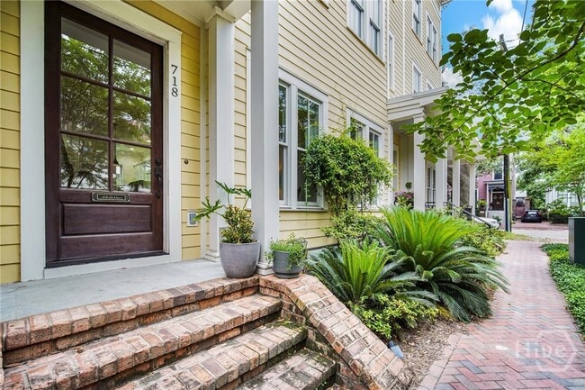 718 Tattnall St in Savannah, GA - Building Photo - Building Photo