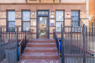 460 Pulaski St in Brooklyn, NY - Building Photo - Building Photo