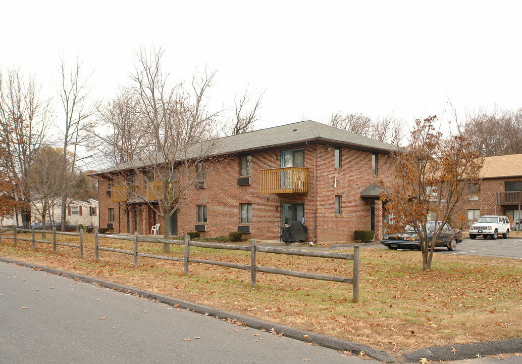 30 Roosevelt St in Plainville, CT - Building Photo