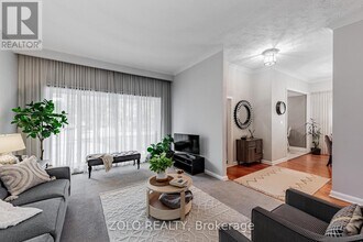 82 Riverhead Dr in Toronto, ON - Building Photo - Building Photo