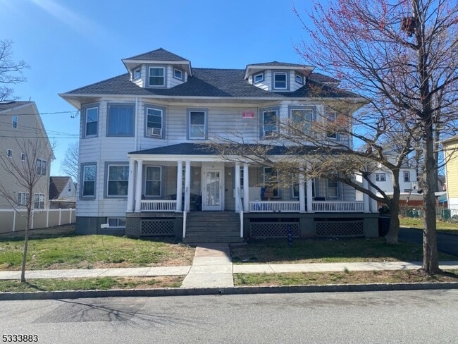 29 High St in West Orange, NJ - Building Photo - Building Photo