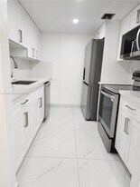 7101 Miami Lakes Dr in Hialeah, FL - Building Photo