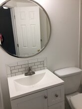 303 Old Town Rd in East Setauket, NY - Foto de edificio - Building Photo