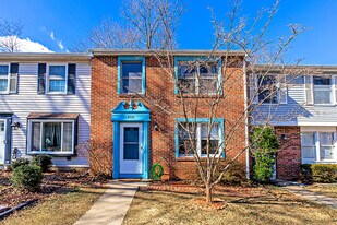 8336 Wind Fall Rd in Springfield, VA - Building Photo