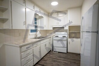 1921 S Vine St in Wichita, KS - Building Photo - Building Photo