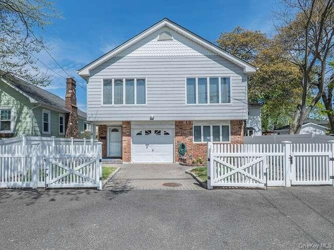 property at 11 7th St