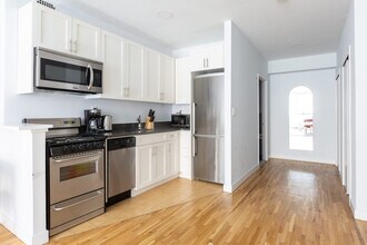 417 E 83rd St in New York, NY - Building Photo - Building Photo