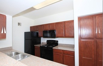 Raintree Apartments in Clovis, NM - Building Photo - Building Photo