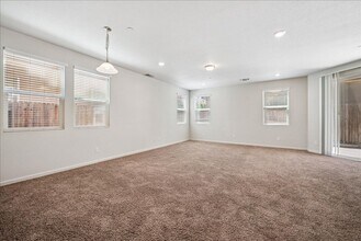 3036 Wading River Way in Sacramento, CA - Building Photo - Building Photo