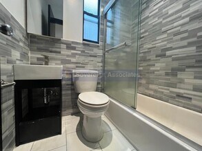 342 Manhattan Ave in New York, NY - Building Photo - Building Photo
