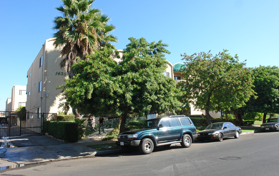 Park Riviera in Los Angeles, CA - Building Photo