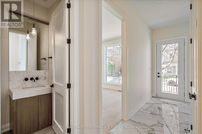 31 Commanda Wy in Ottawa, ON - Building Photo - Building Photo