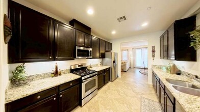 238 Paseo Bravo in Palm Desert, CA - Foto de edificio - Building Photo