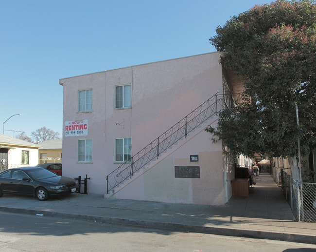 7010 Hood Ave in Huntington Park, CA - Building Photo - Building Photo