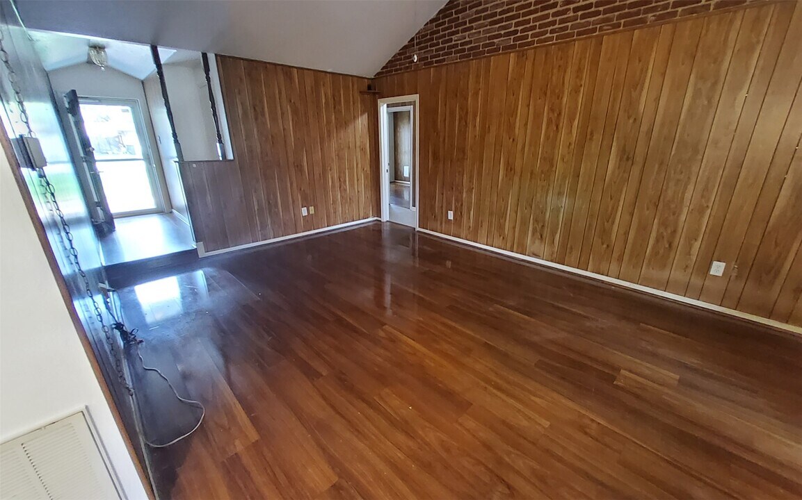 2121 Redwood St in Kemah, TX - Building Photo