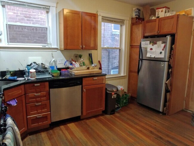 66 Dimick St, Unit 2A in Somerville, MA - Foto de edificio - Building Photo