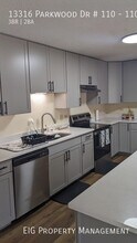 13316 Parkwood Dr-Unit -110 in Burnsville, MN - Building Photo - Building Photo