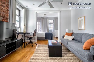118 Christopher St, Unit FL4-ID1162 in New York, NY - Building Photo