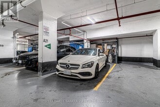 2433 Dufferin St in Toronto, ON - Building Photo - Building Photo