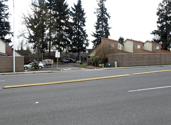 Red Brick Apartments in Vancouver, WA - Building Photo - Building Photo