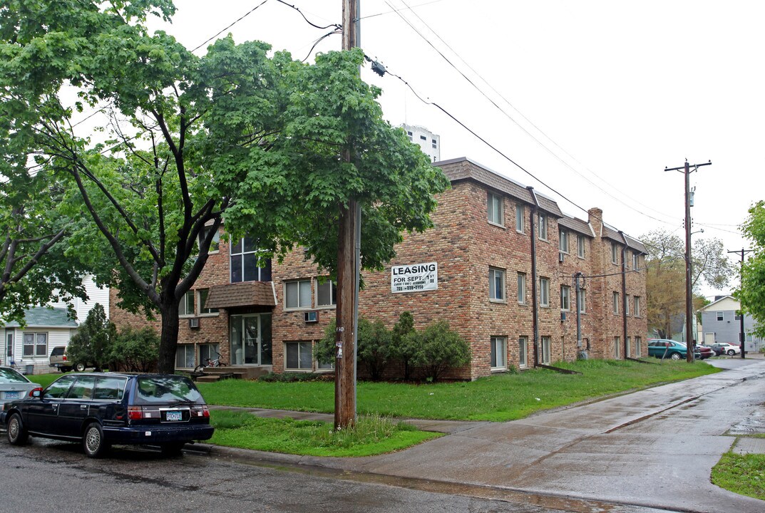 814 11th Ave SE in Minneapolis, MN - Foto de edificio