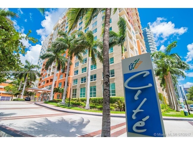 property at 2000 N Bayshore Dr