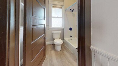 800 E 157th St in Cleveland, OH - Building Photo - Building Photo