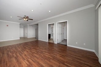 255 Wading River Hlw in Ridge, NY - Foto de edificio - Building Photo