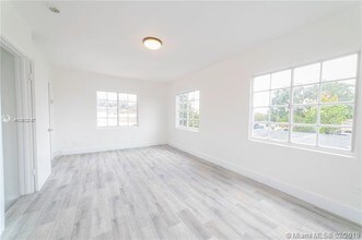1145 SW 74th Ct-Unit -BACK in Miami, FL - Building Photo - Building Photo