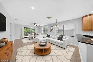 5270 Treetops Dr in Naples, FL - Building Photo