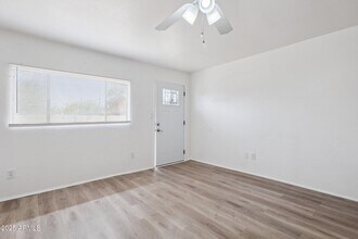 2525 E Willetta St in Phoenix, AZ - Foto de edificio - Building Photo