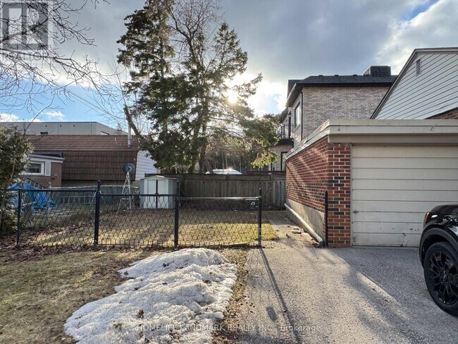 28 Benfer Rd in Richmond Hill, ON - Building Photo - Building Photo